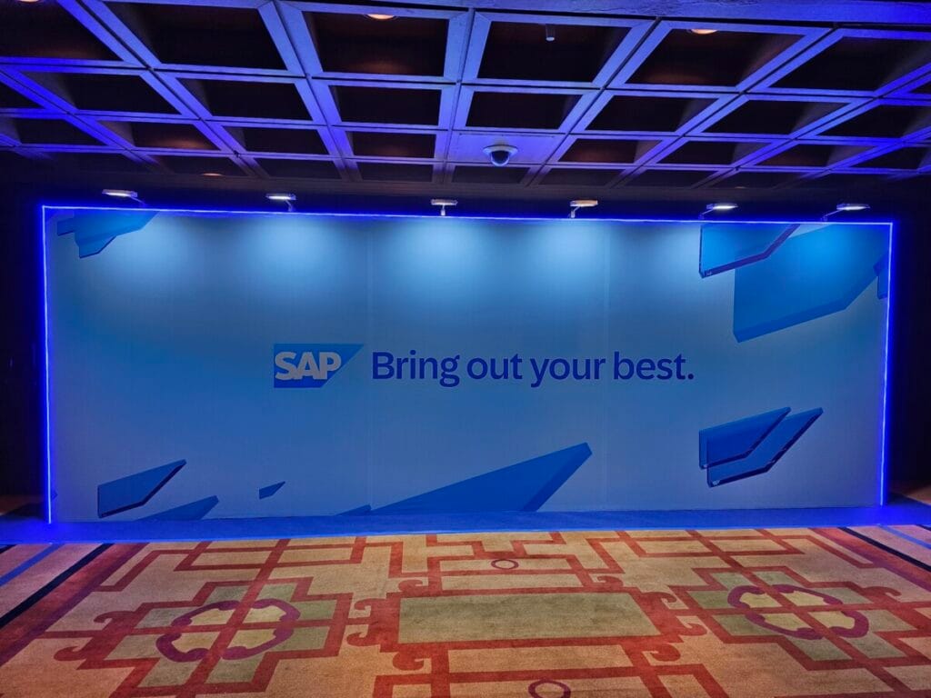 SAP NOW AI Tour 행사장 입구 포토월. 'SAP Bring out your best' 슬로건이 보인다.