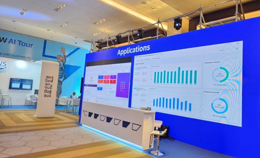SAP NOW AI Tour 파트너사 부스 전경. AWS 등 다양한 파트너사들의 로고가 보인다.